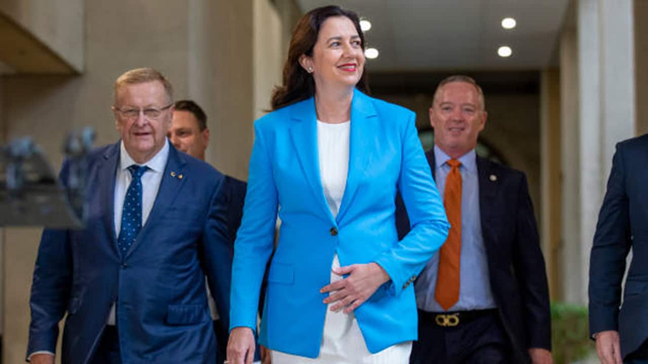Qld Premier Annastacia Palaszczuk (center).