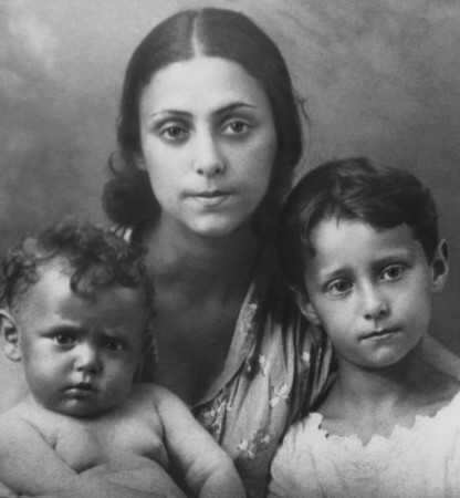 Rakhil  Messerer with children Alik and Maya 