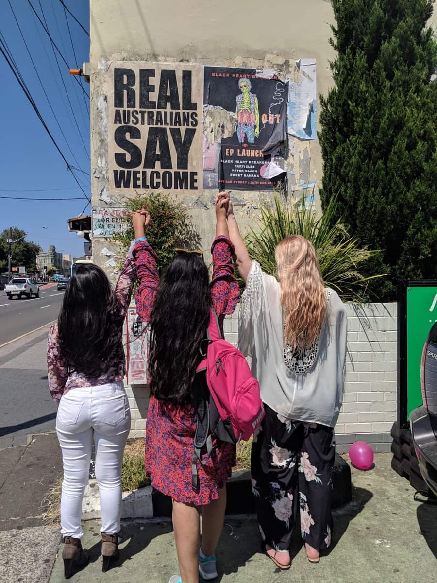 Girls supporting Rahaf Mohamed in Australia