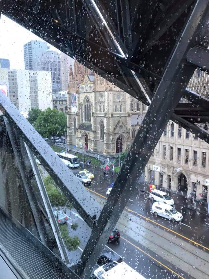It's raining on Flinders St