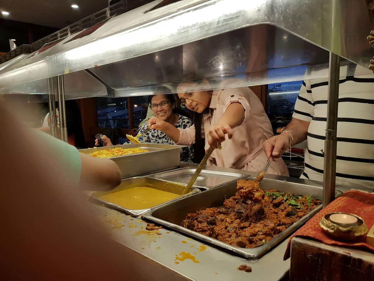 Ranna and Anokhi serving as volunteers at Annalakshmi