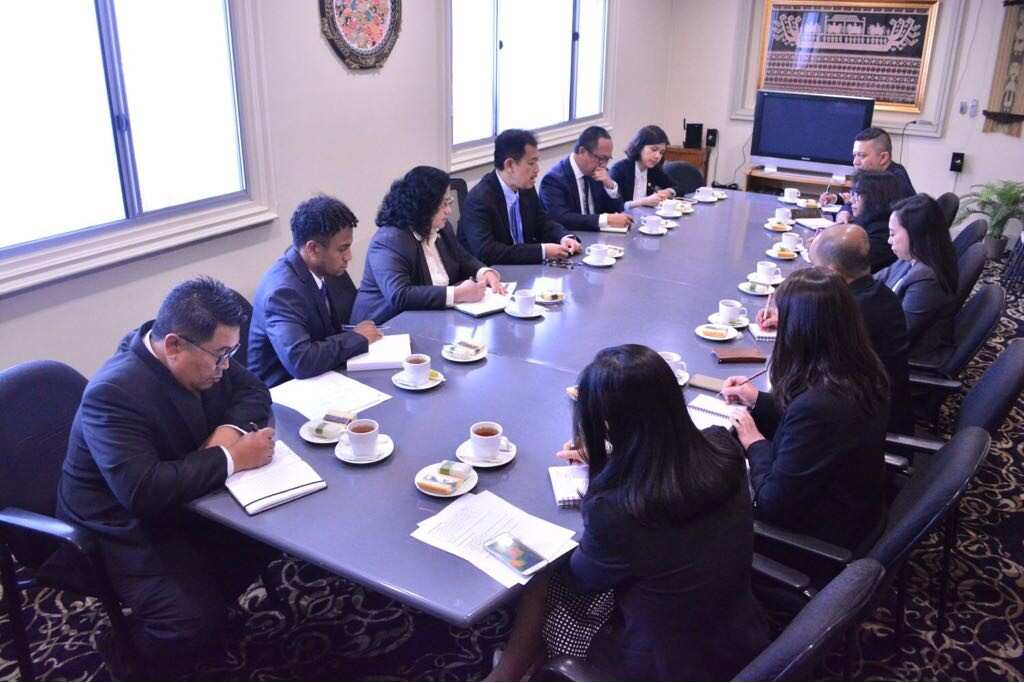 Consulte staff - first meeting with the new Consul General