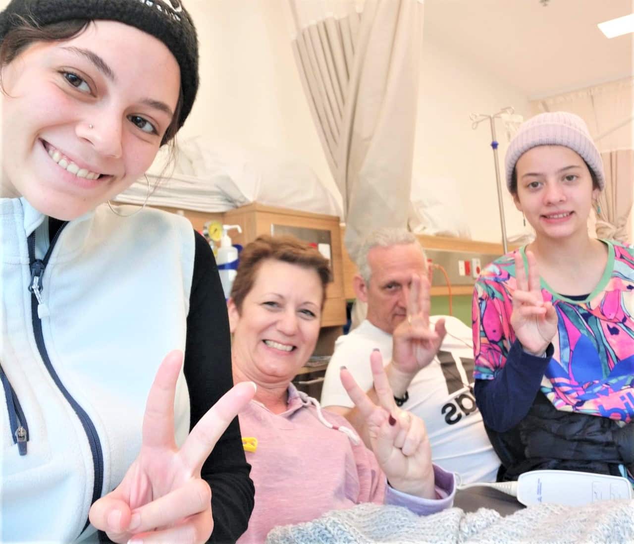 Η Μαρία Καμπύλη (δεύτερη από αριστερά) με την οικογένειά της. 