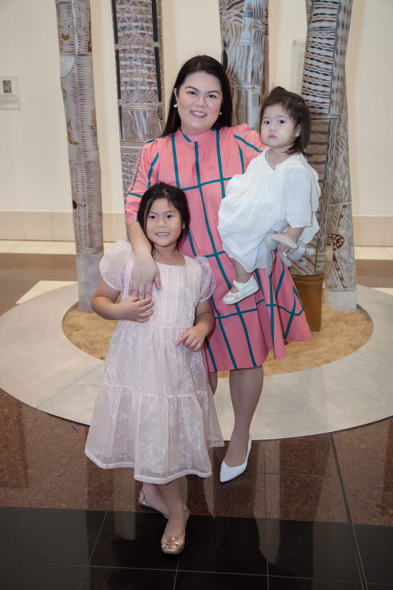 Zarah with her two daughters.