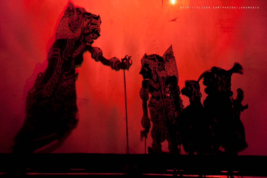 The Reog Ponorogo is not the only area of contestation over cultural heritage between Malaysia and Indonesia.  Wayang kulit (shadow puppets) is another.  