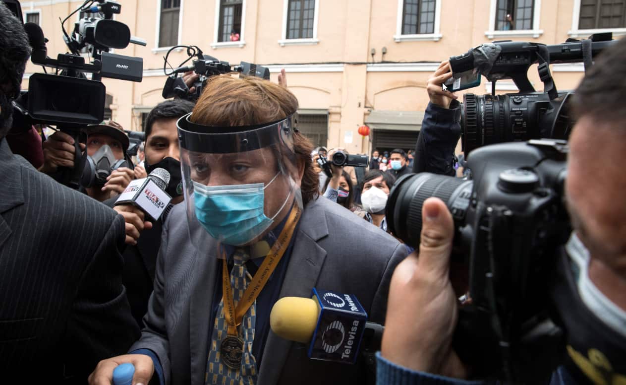 Event organizer Richard Cisneros arrives to the National Congress to deliver documents for an ongoing investigation into his hiring at the Ministry of Culture.