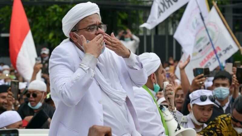 The leader of Indonesia’s Islamic Defenders Front has returned after three years in Saudi Arabia