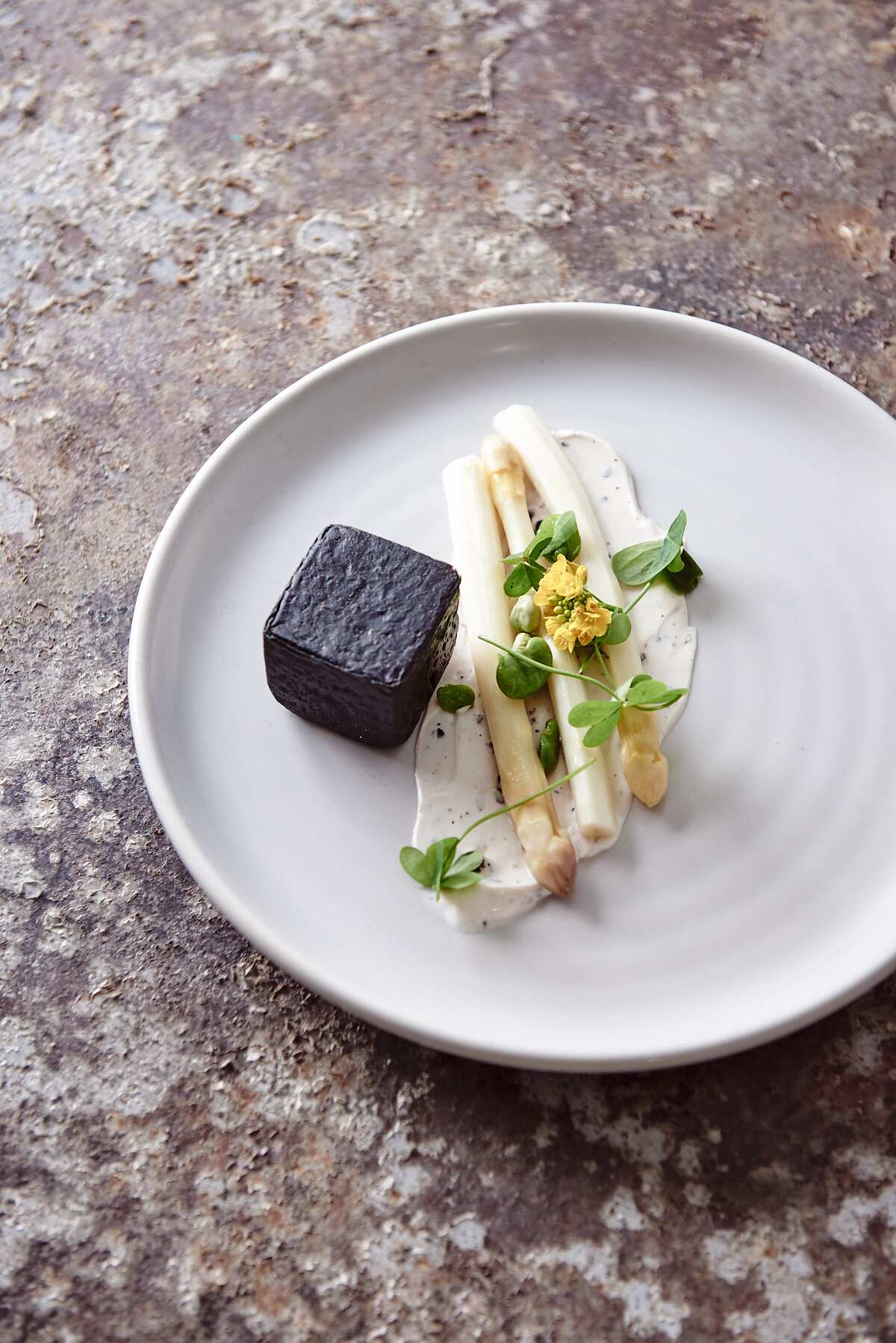  white asparagus, broad bean, native pepper berries and yogurt, sorrel