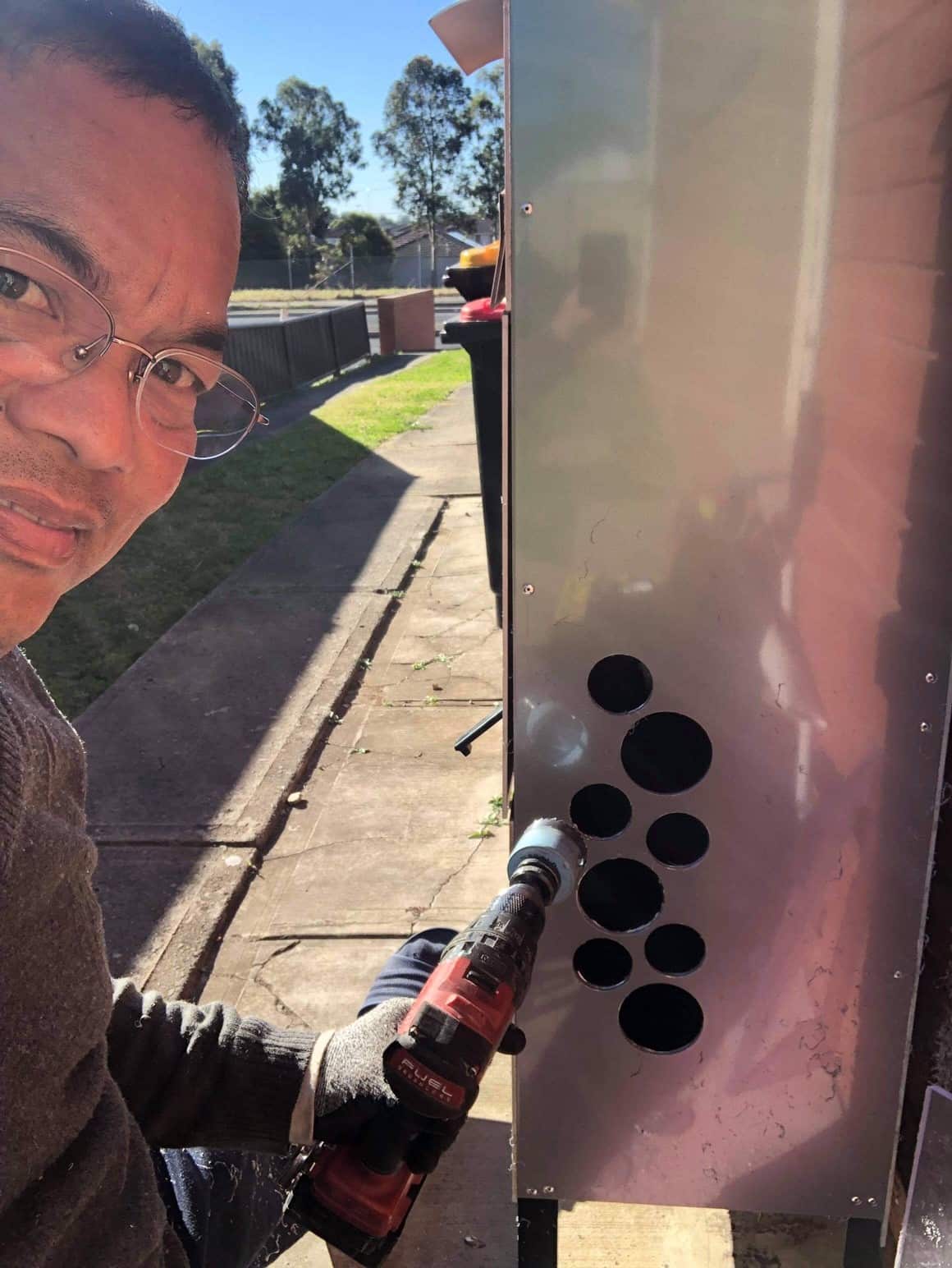 Ronald Leander pinakita ang paggawa ng parcel box