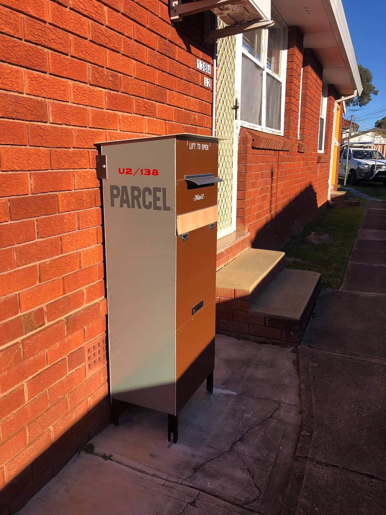 Parcel box na gawa sa recycled material