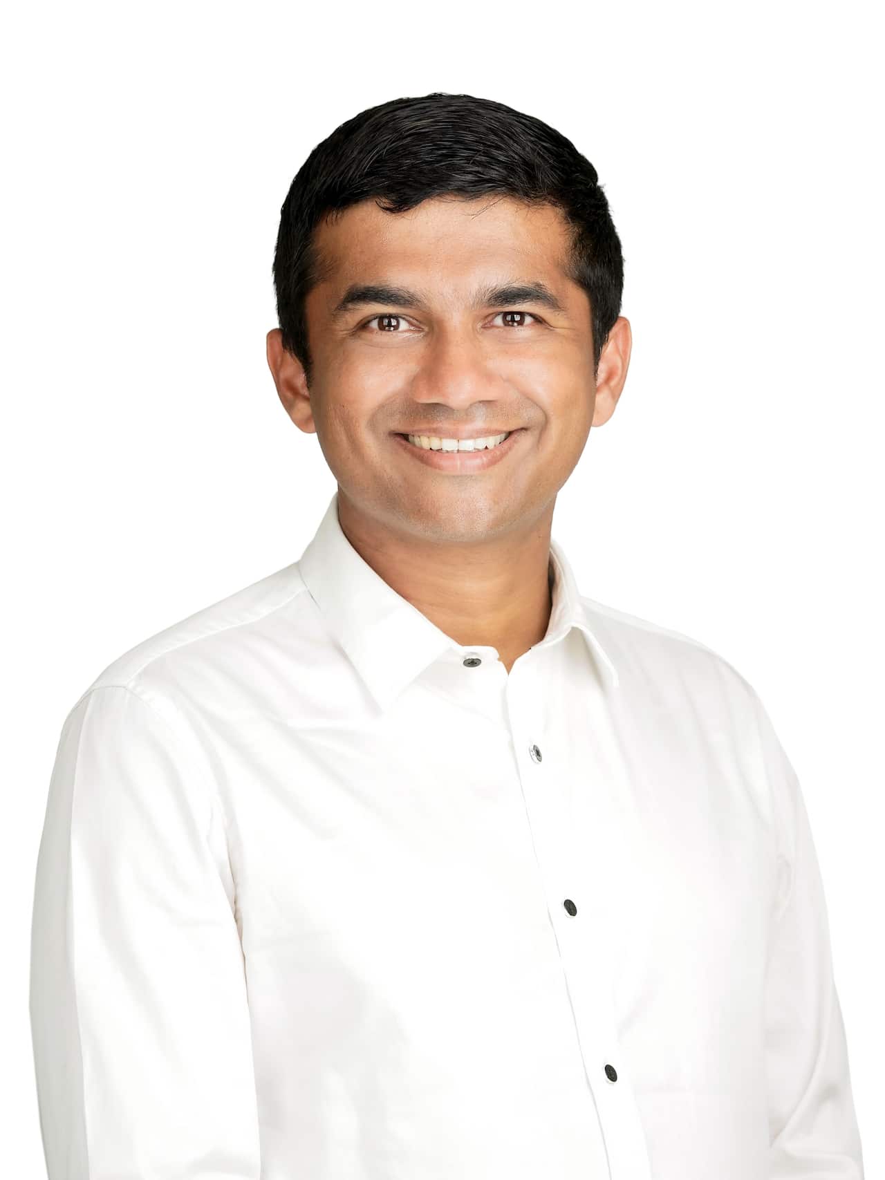 সলিসিটর এবং ইমিগ্র্যাশন ল'ইয়ার মিঃ রয় চন্দ্র