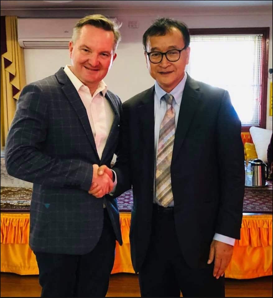Federal MP Chris Bowen(L) and Cambodian opposition leader-in-exile Sam Rainsy (R)