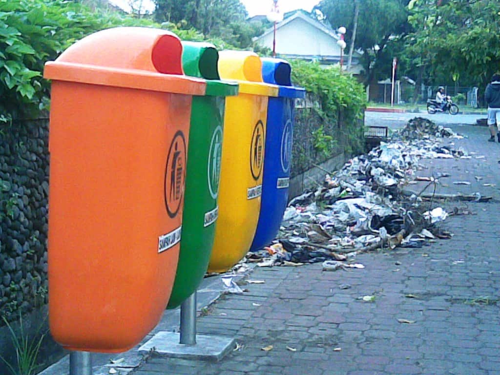 Bins with nice colours but the rubbish is choking them