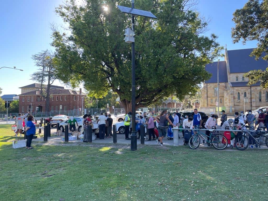 Sanjay指，他們本著賽亞中心「無分彼此為人幫助忙助」的精神，一直沒有阻止這個群體或任何人士到場領取食物包，但由於供應商揚言會將減少供應，今他們深感壓力、亦必須作謀求對策。