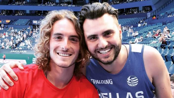 Ο Στέφανος Τσιτσιπάς με ομογενή φίλαθλο