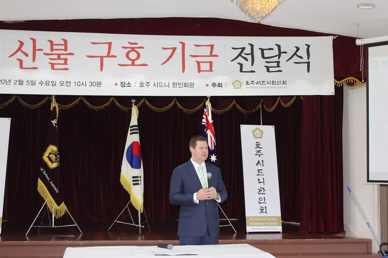 NSW upper house member Scott Farlow acknowledges Korean community's efforts and generosity.   