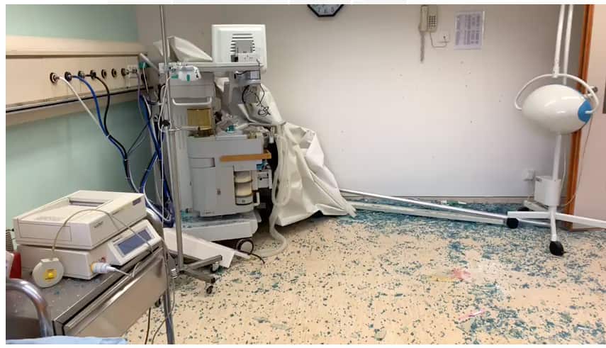 غرفة الولادة في المستشفى بعد تعرضها للدمار إثر الانفجار 