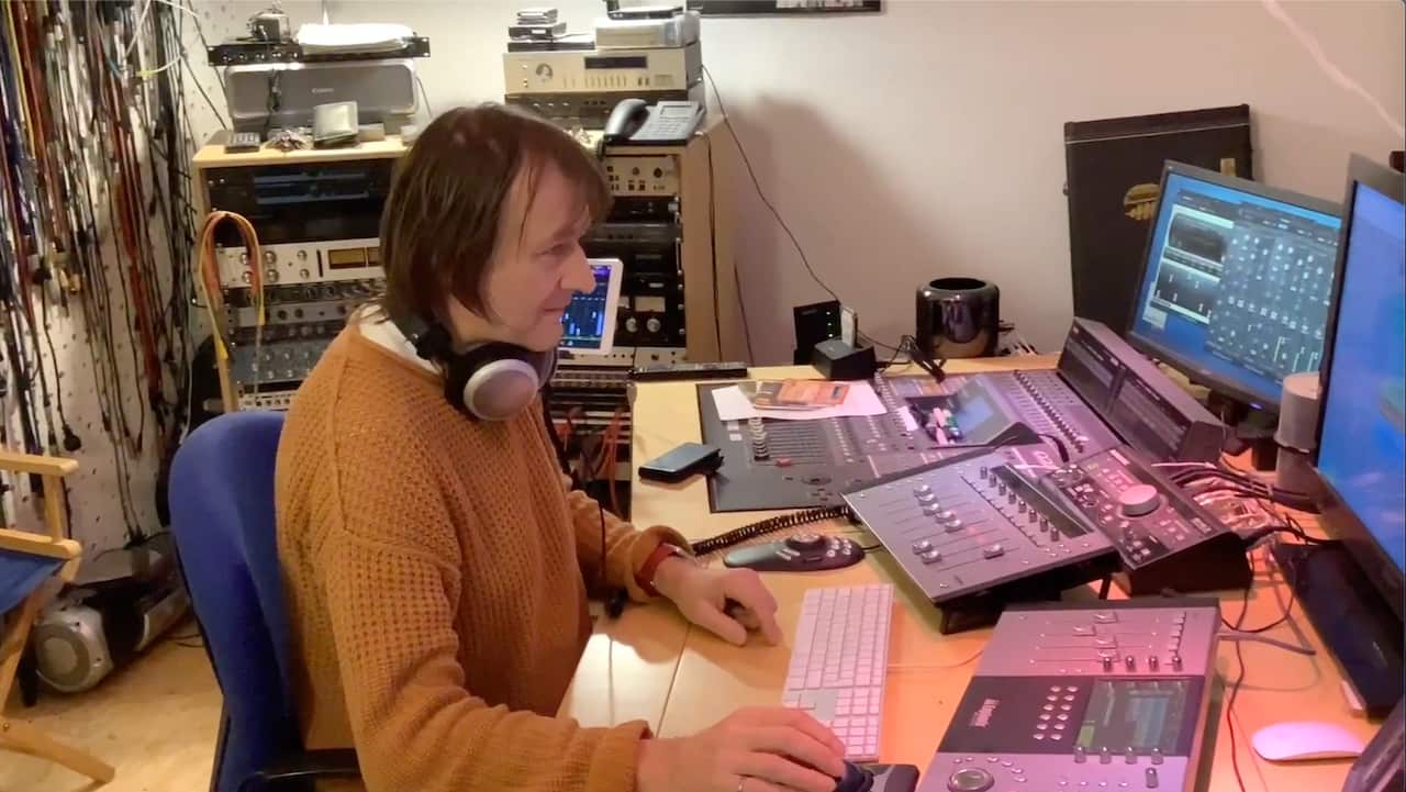 Bernward Müller am Mischpult