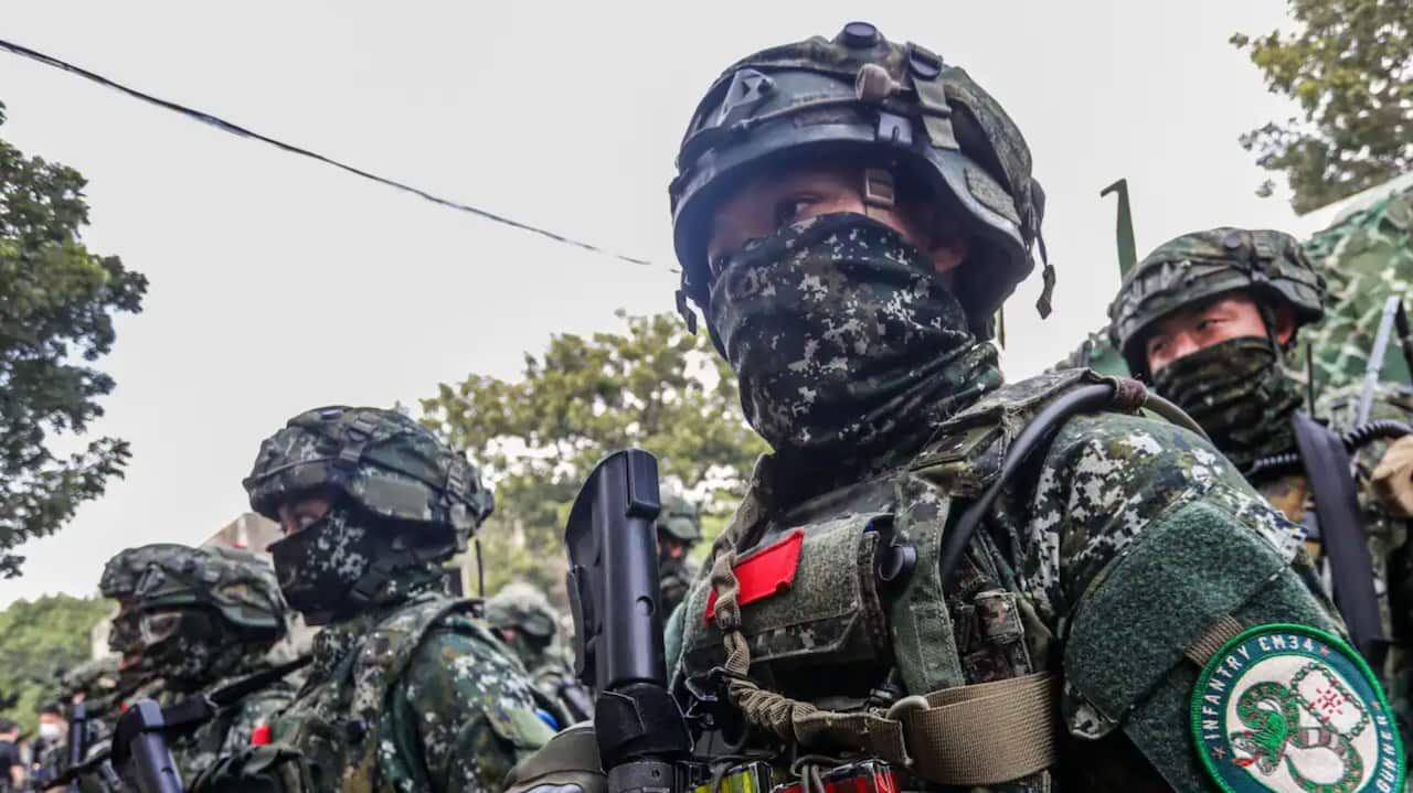 Taiwanese soldiers conduct a drill in Taiwan amid escalating Taiwan-China tensions in January 2022. 