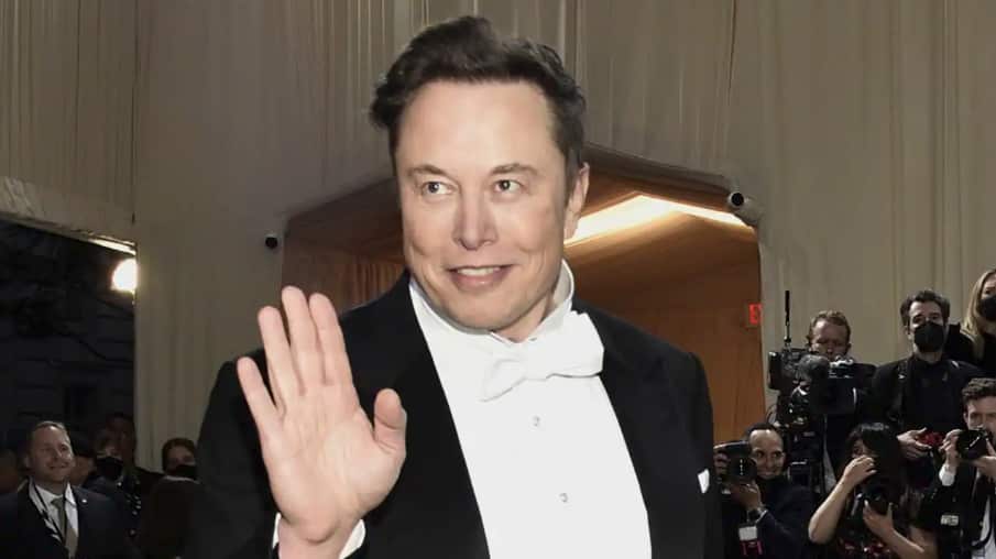 The lawsuit urges the court to order Elon Musk to complete his deal to buy Twitter, arguing that no financial damages could repair the damage he has caused