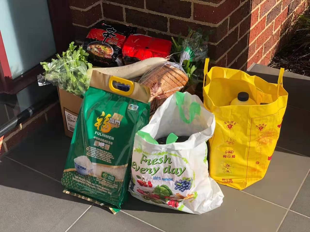 These self-quarantined Chinese australians received extraordinary support from the community