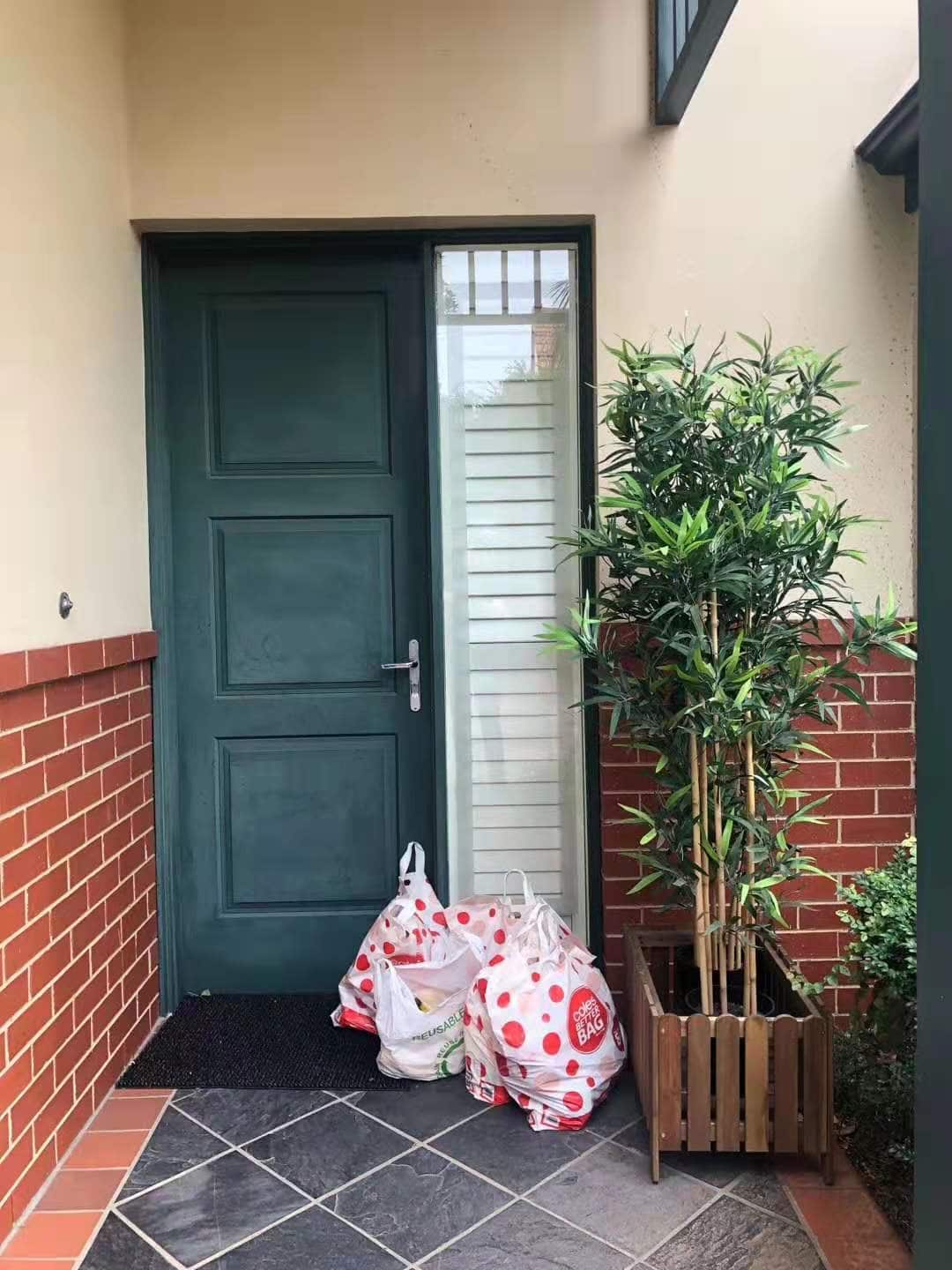 These self-quarantined Chinese australians received extraordinary support from the community