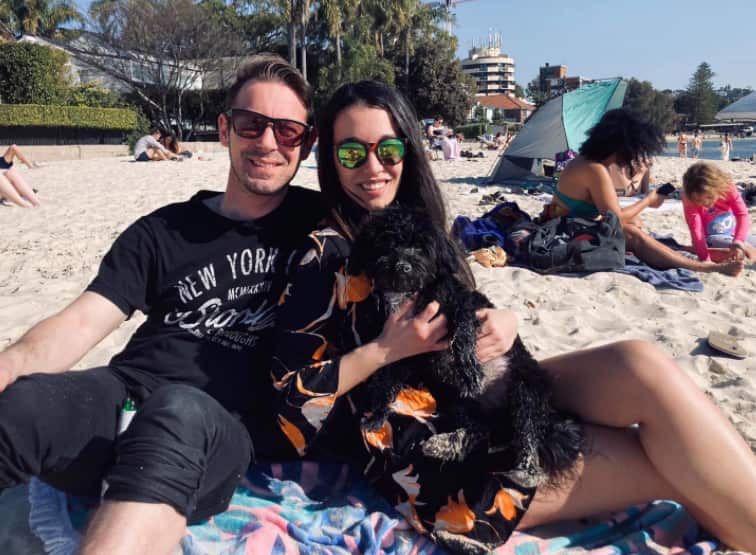 Serena con Luca (il marito) e Milo (il cane)