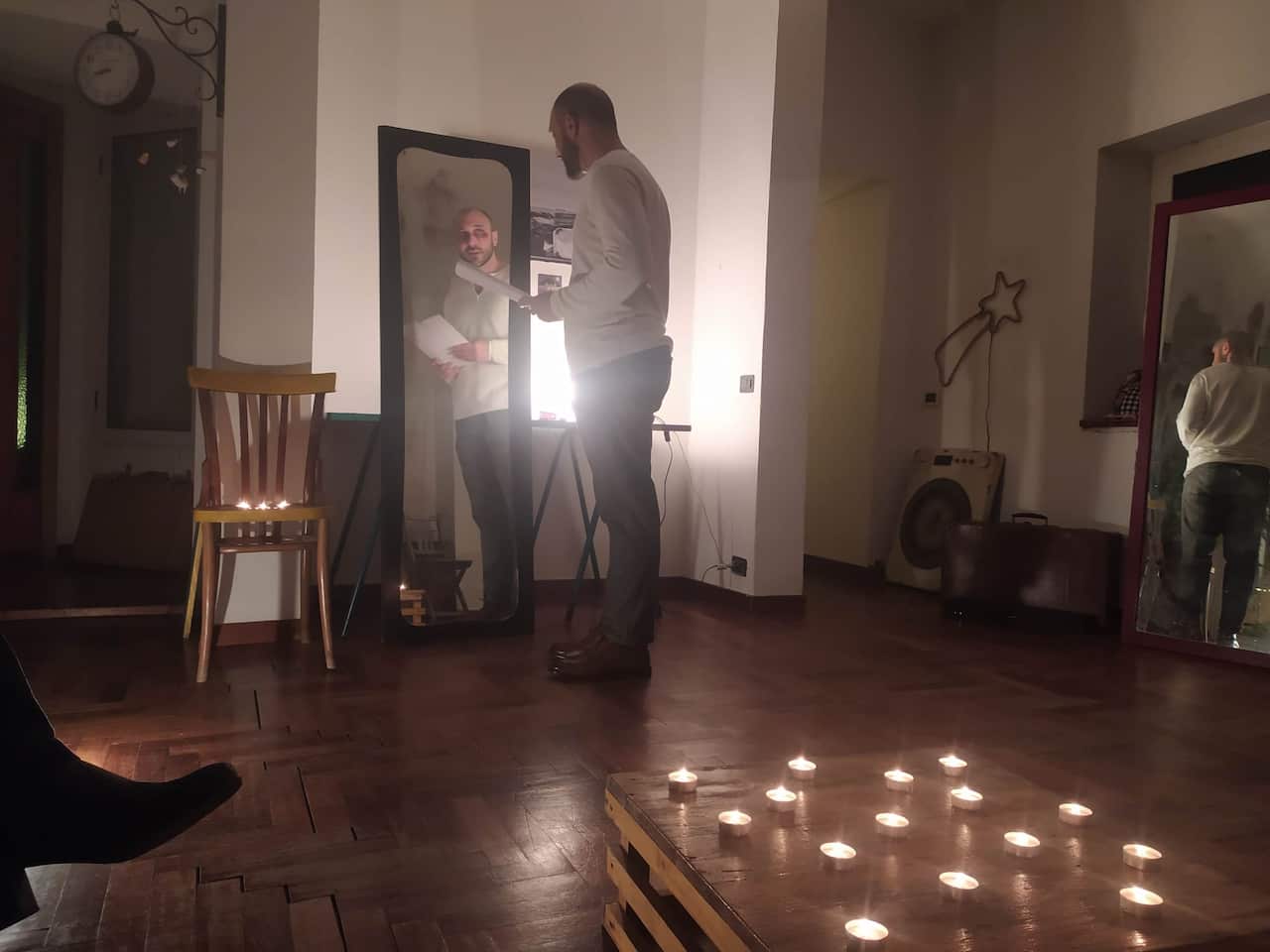 Sergio Del Prete è un attore napoletano, classe 86, che ha recitato al fianco di registi quali A. Gassmann e M. Martone.