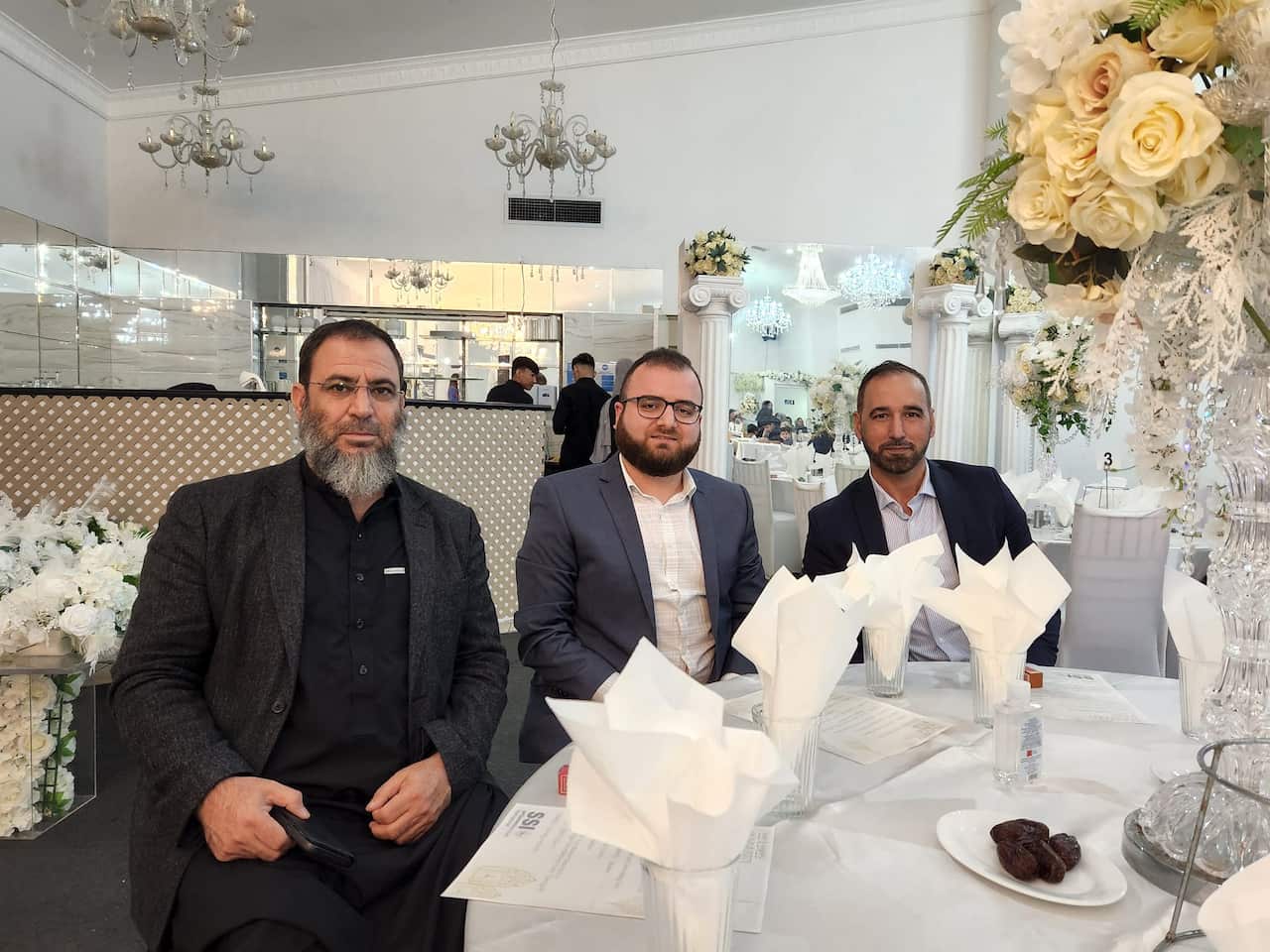 في عشاء إفطار مع أبناء الجالية 