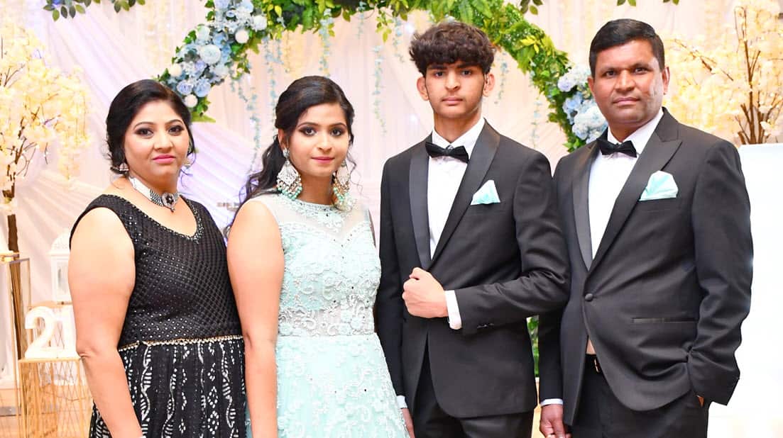Shrey with his mother Pallavi (L), elder sister Aney (2L), and Haresh (R) in a family function.