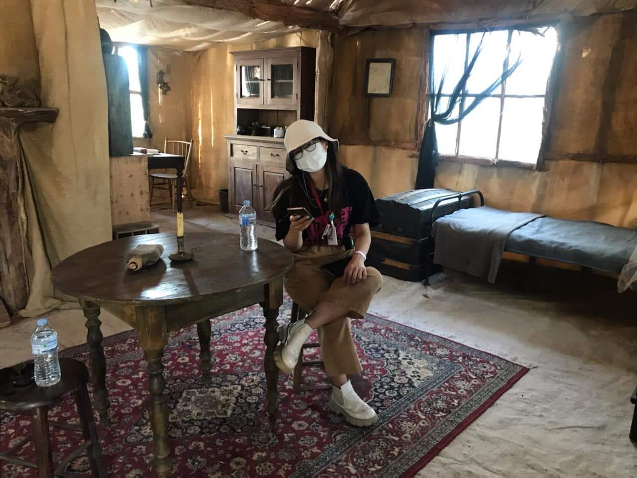 Sam身處新金山的拍攝現場。