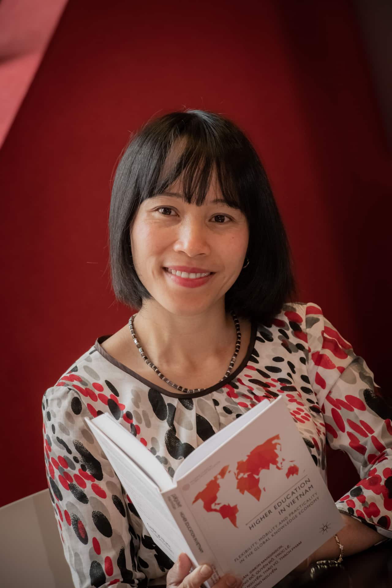 Tác giả - Giáo sư Ly Tran