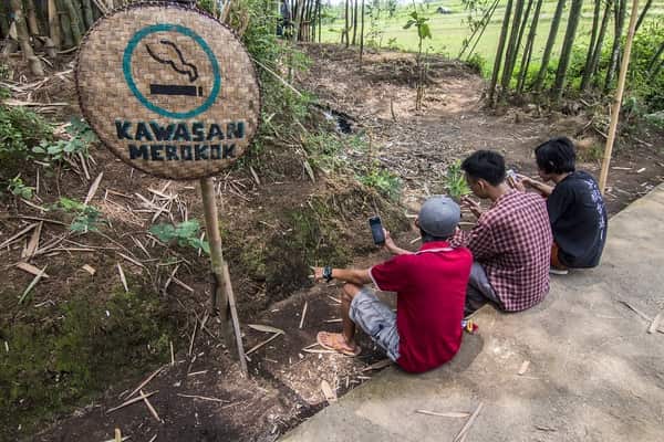 Smoking Area. In smoke-free villages, areas are often put aside for people who need to smoke. This is the case in neighbourhood RT 01 RW 03, Kebon Pala, East Jakarta 