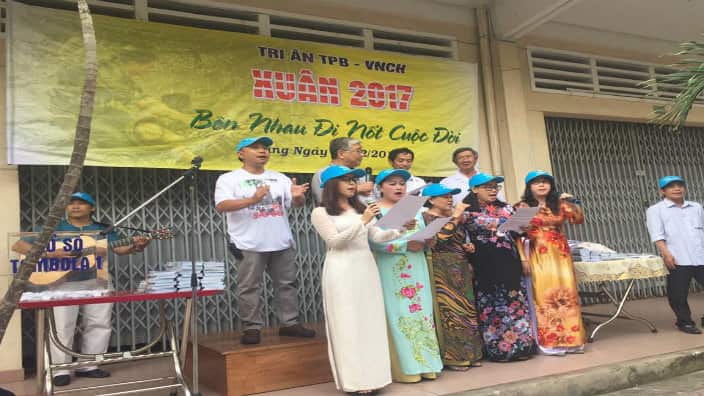 Văn Nghệ trong "Bên Nhau Đi Nốt Cuộc Đời"