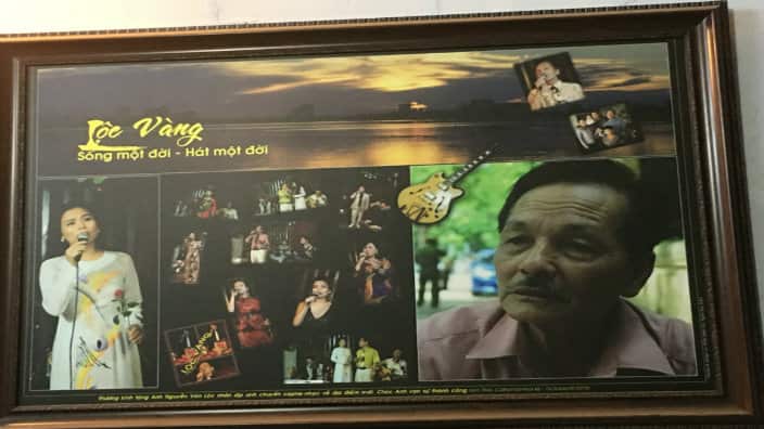 "Sống một đời, hát một đời"