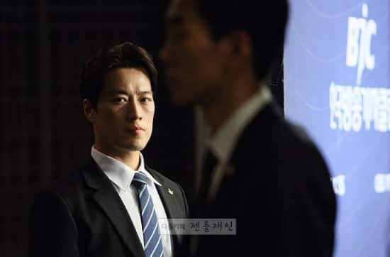 South Korea’s New President Has a Handsome Bodyguard