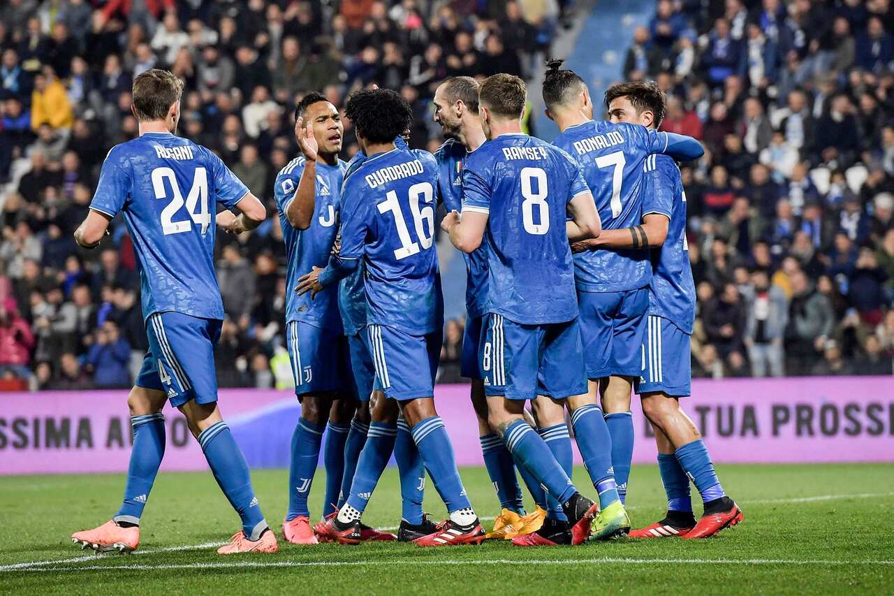 I giocatori della Juve festeggiano il gol di Cristiano Ronaldo a Ferrara