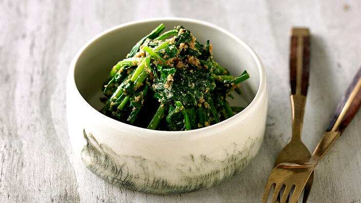 Spinach in sesame dressing