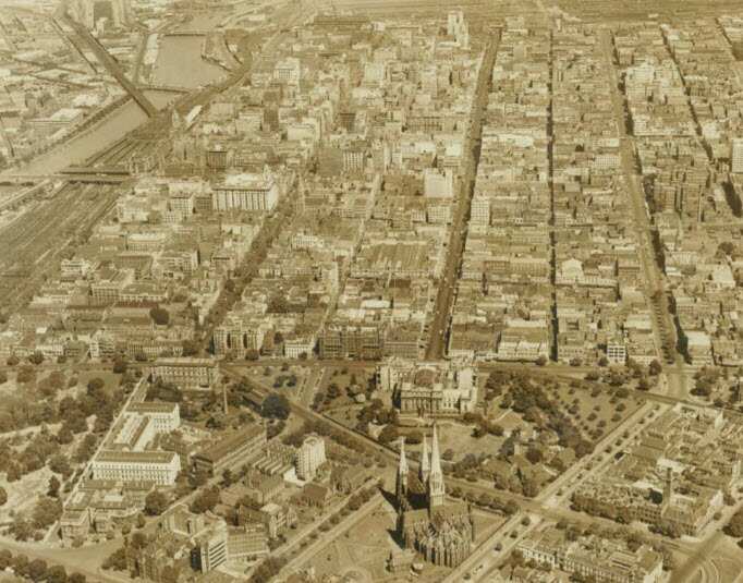 Un'immagine aerea del centro di Melbourne nel 1950