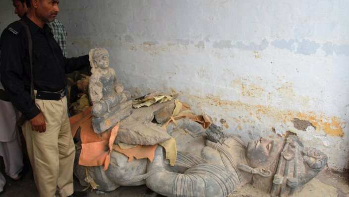 Pakistani police officials display Budha statues, recovered during an operation in Karachi, Pakistan, 06 July 2012