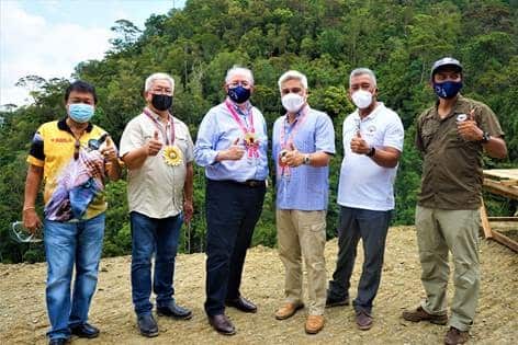 Philippine eagle, Tagoyaman Fernando, Steven J. Robinson AO, Senator Juan Miguel Zubiri, San Fernando Vice Mayor Norberto Catalan, and Philippine Eagle Foundation Trustee Mr. Francis Ledesma.