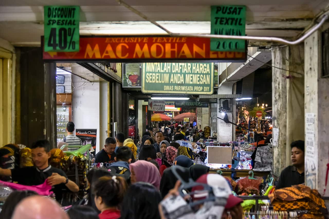 Street vendors at Malioboro street, which is a major shopping street in Yogyakarta, Indonesia.