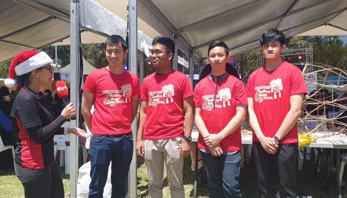 Student volunteers, Philippine Christmas Festival