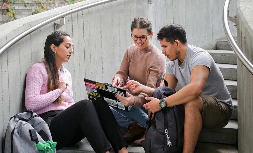 นักศึกษาทั้งคนท้องถิ่นและชาวต่างชาติ ต่างอยากที่จะกลับไปใช้ชีวิตในมหาวิทยาลัยอีกครั้ง