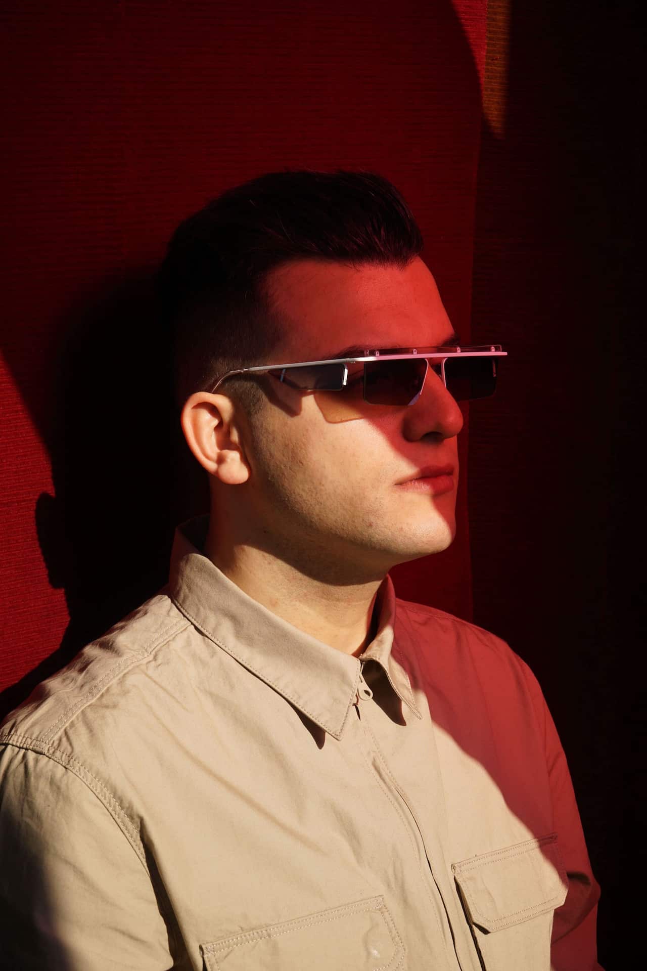 Supernino, all'anagrafe Davide Sgro, classe 1994, è un cantautore torinese.