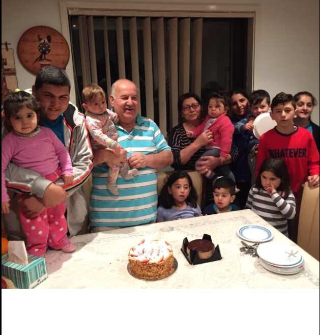 جيرمن الماعط مع زوجته وأحفاده