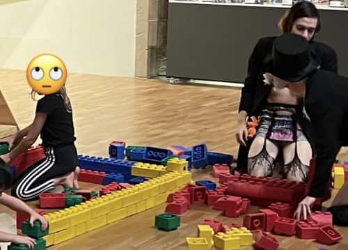 在博物館中有關照片