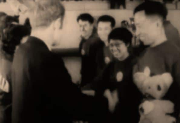 澳洲乒乓球员在跟中方代表见面