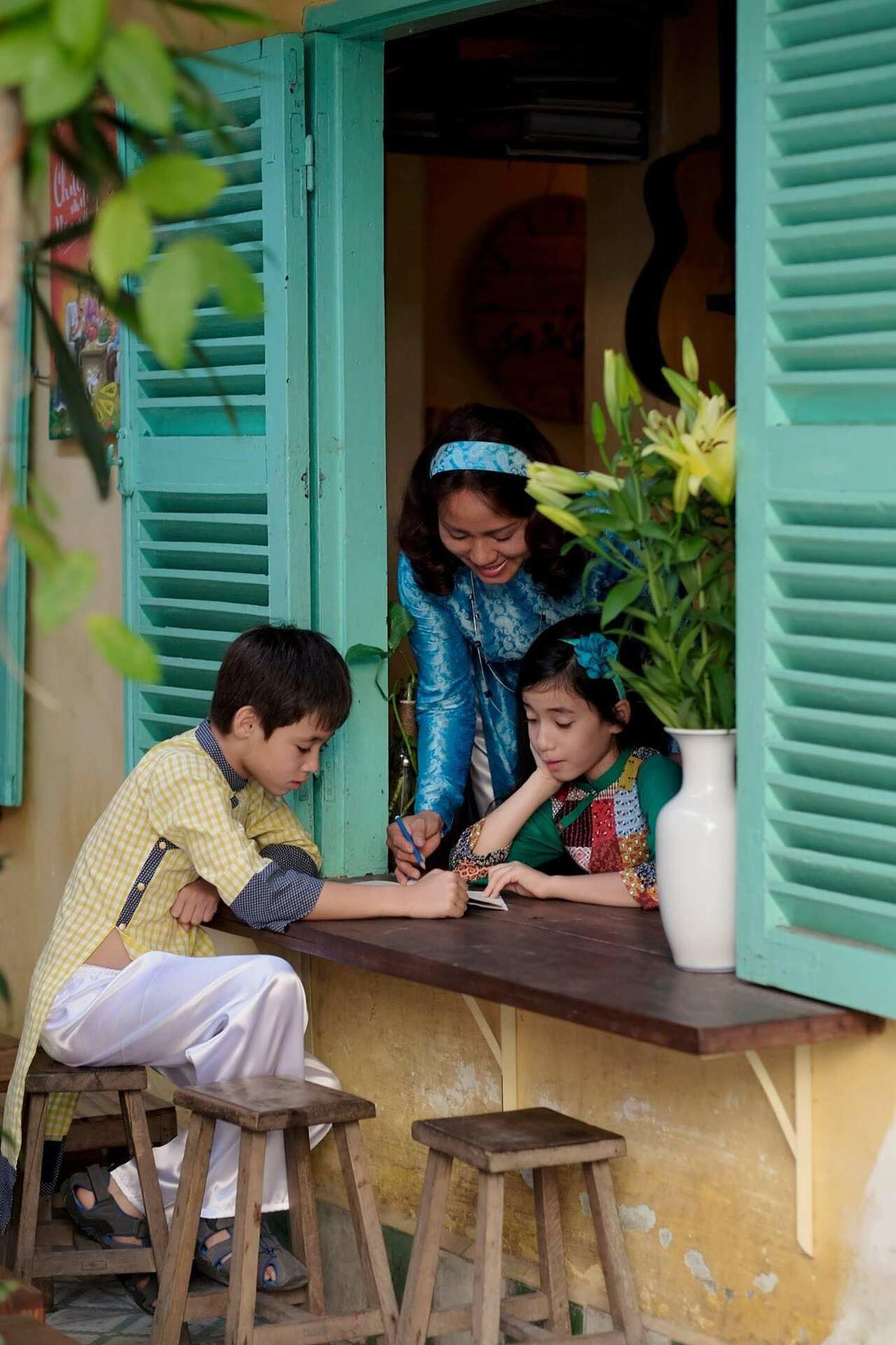 Chị Tâm và hai con về thăm Việt Nam