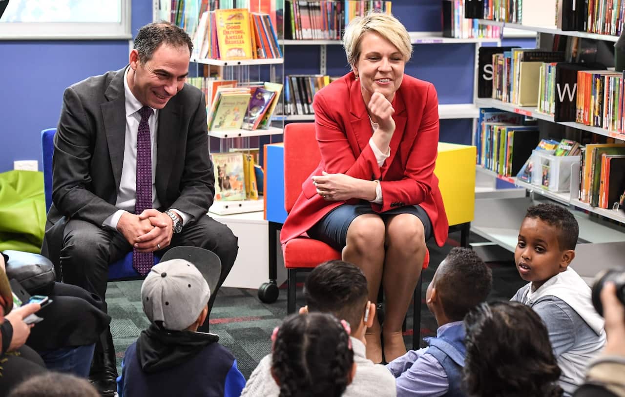 Shadow Education Minister Tanya Plibersek (R) with school children.